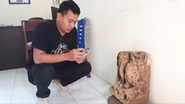 Warga Trenggalek temukan arca dengan kepala terpotong saat menggali pondasi