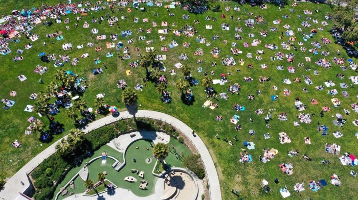 1254705840 SAN FRANCISCO, CA - MAY 13: San Franciscans enjoy warm weather at Dolores Park in San Francisco, California, United States on May 13, 2023. (Photo by Tayfun Coskun/Anadolu Agency via Getty Images)