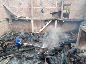 7 Rumah di Soppeng Terbakar gegara Obat Nyamuk, 1 Korban Dilarikan ke RS