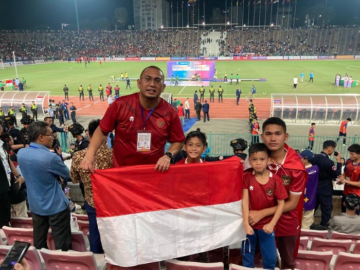 Andre Rosiade menyaksikan Indonesia vs Thailand di Kamboja