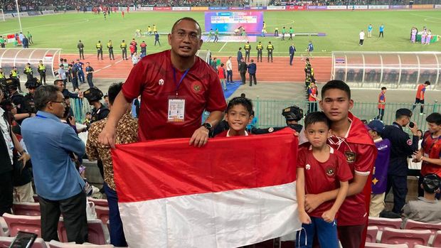 Andre Rosiade menyaksikan Indonesia vs Thailand di Kamboja