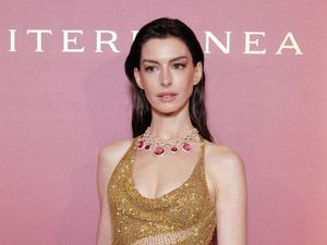 Sering Dipuji Awet Muda, Anne Hathaway: Penuaan adalah Bagian dari Hidup