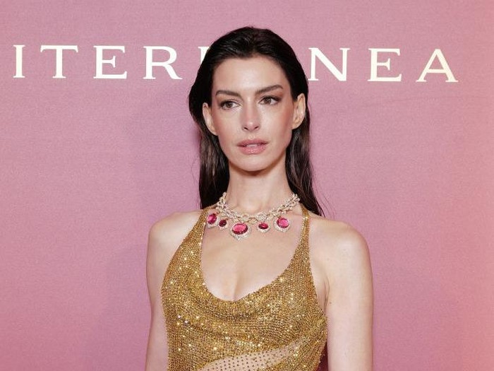 VENICE, ITALY - MAY 16: Priyanka Chopra Jonas, Anne Hathaway and Zendaya attends the 