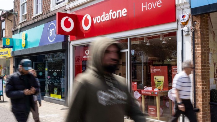 Badai PHK Belum Kelar, Vodafone Bakalan Pangkas 11 Ribu Karyawannya Vodafone akan PHK 11.000 karyawannya di seluruh dunia. Hal ini diumumkan langsung oleh kepala eksekutif perusahaan, Margherita Della Valle.