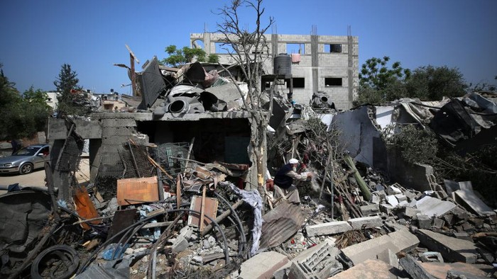 Begini Nasib Warga Gaza Usai Diserang Irael Serangan udara Israel menyisakan kesedihan bagi warga Gaza. Begini nasib warga yang rumahnya hancur akibat serangan udara Israel.