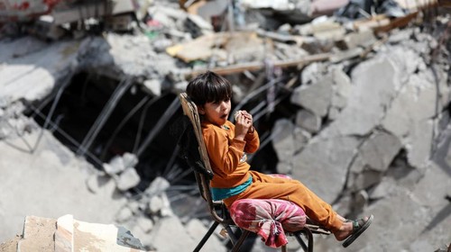 Serangan udara Israel menyisakan kesedihan bagi warga Gaza. Begini nasib warga yang rumahnya hancur akibat serangan udara Israel.