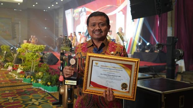 Bupati Sumedang H. Dony Ahmad Munir meraih Juara Pertama Anugerah Keterbukaan Informasi Publik (Tinarbuka) 2023 Kategori Bupati yang digelar oleh Komisi Informasi (KI) Pusat.