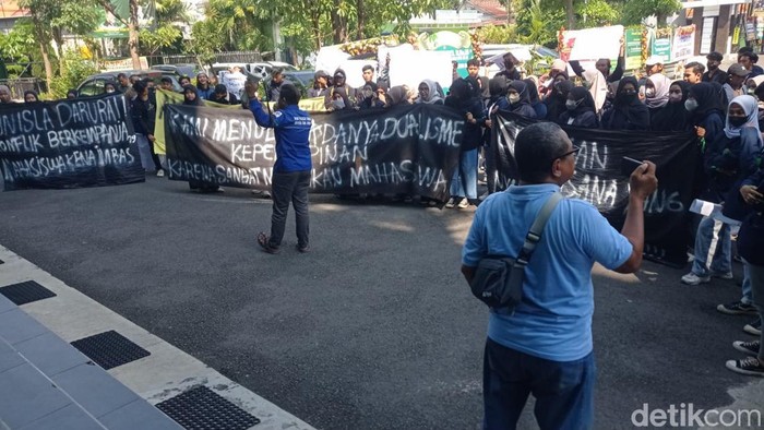 demo mahasiswa unisla