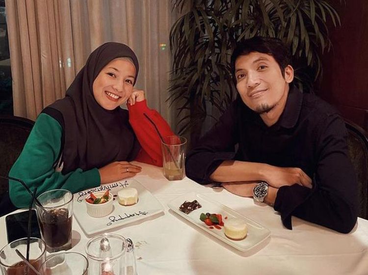 Momen Indah Desta Mahendra Saat Makan Malam Bareng Natasha Rizky