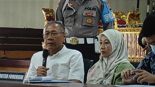 Dokter forensik yang mengautopsi jenazah sejoli WNA China yang tewas di Intercontinental mengungkap banyak luka iris mengakibatkan pendarahan.