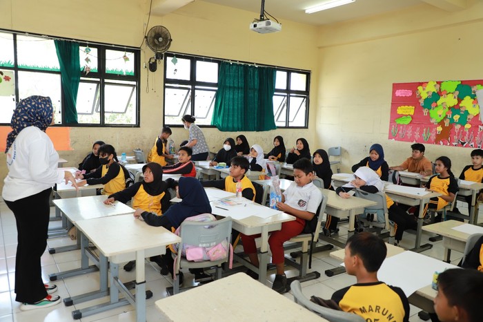 Edukasi anti perundungan dan kekerasan seksual guna mencegah pelecehan kepada 5.300 pelajar SD digelar di wilayah Jakarta dan Bekasi. Ini potretnya.

Kegiatan ini dilaksanakan di 21 sekolah, yang salah satunya dilaksanakan di SDN Marunda 05 Jakarta Utara.