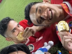 Ernando, Marselino, Rizky Ridho Pamer Medali Emas SEA Games: Gak Bahaya Ta!