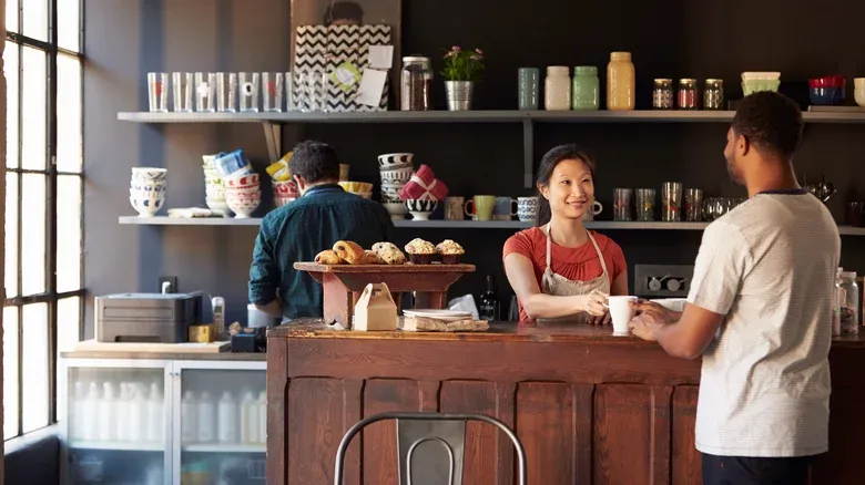 5 Etika Work From Cafe Agar Tak Ganggu Kenyamanan Pengunjung Lain