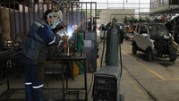 Tetapi upaya perusahaan untuk meningkatkan mobilitas elektronik di negara Amerika Selatan itu sangat menantang. Dalam empat tahun sejak merilis EV pertamanya, Quantum Motors telah menjual hampir 350 mobil di Bolivia dan sejumlah unit yang dirahasiakan di Peru dan Paraguay. Perusahaan juga akan membuka pabrik di Meksiko akhir tahun ini, meskipun tidak ada rincian lebih lanjut mengenai ruang lingkup produksi di sana.  
