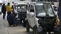Dibangun seperti sebuah kotak, Quantum bergerak dengan kecepatan tidak lebih dari 35 mph (56 kpj), dapat diisi ulang dari stopkontak rumah tangga dan dapat menempuh jarak 50 mil (80 kilometer) sebelum diisi ulang. Penciptanya berharap mobil seharga $7.600 atau sekitar Rp 113 jutaan (kurs Rp 14.885) ini akan membantu menghidupkan kembali impian ekonomi bertenaga lithium dan membuat mobil listrik menjadi sesuatu yang disukai banyak orang.  