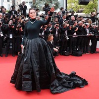 Gong Li memilih gaun dengan atasan turtle-neck dari Alaia di Cannes Film Festival 2023. (Foto: Vittorio Zunino Celotto/Getty Images)