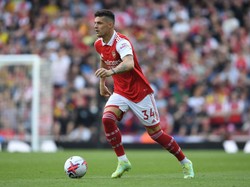 Xhaka tidak asing dengan Liga Inggris. Gelandang tengah berusia 32 tahun itu sebelumnya sempat memperkuat Arsenal pada 2016-2023 (Arsenal FC via Getty Images/Stuart MacFarlane)