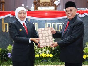 Pesan Gubernur Khofifah Saat Terima Rekomendasi LKPJ TA 2022