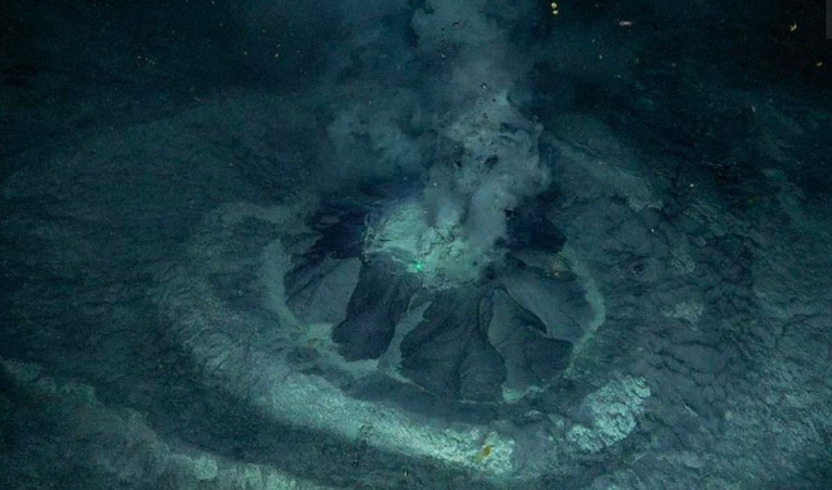 Gunung Api Bawah Laut