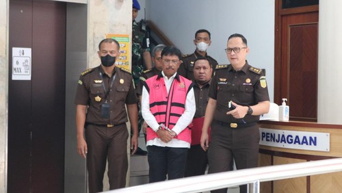 Johnny G Plate diborgol usai diperiksa Kejagung