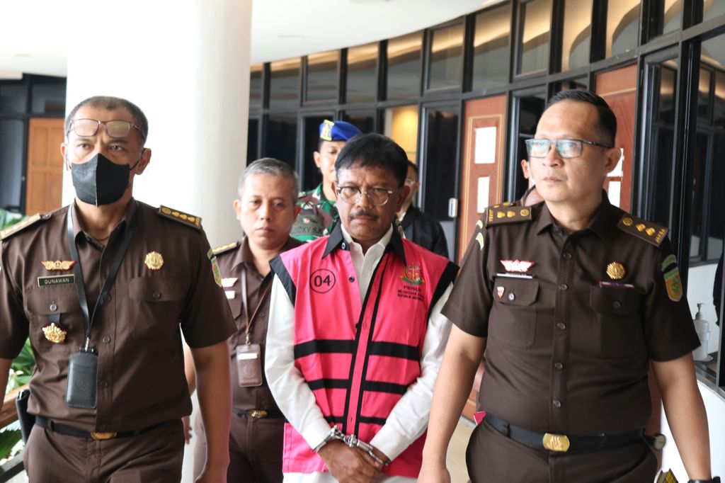 Johnny G Plate diborgol usai diperiksa Kejagung