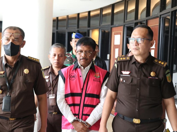 Johnny G Plate diborgol usai diperiksa Kejagung