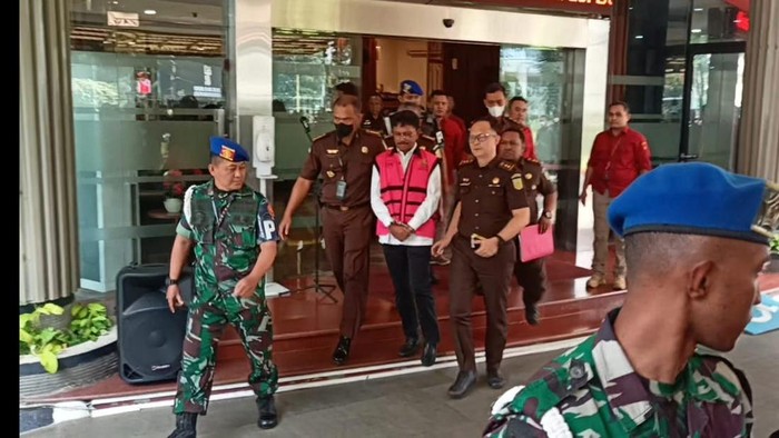 Johnny G Plate ditahan (Adrial-detikcom)
