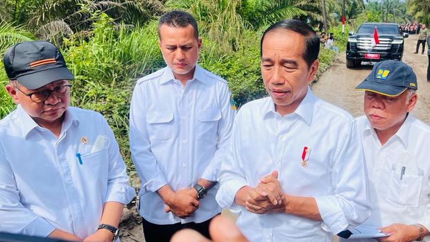 Jokowi Tinjau Jalan Rusak di Labuhanbatu Utara