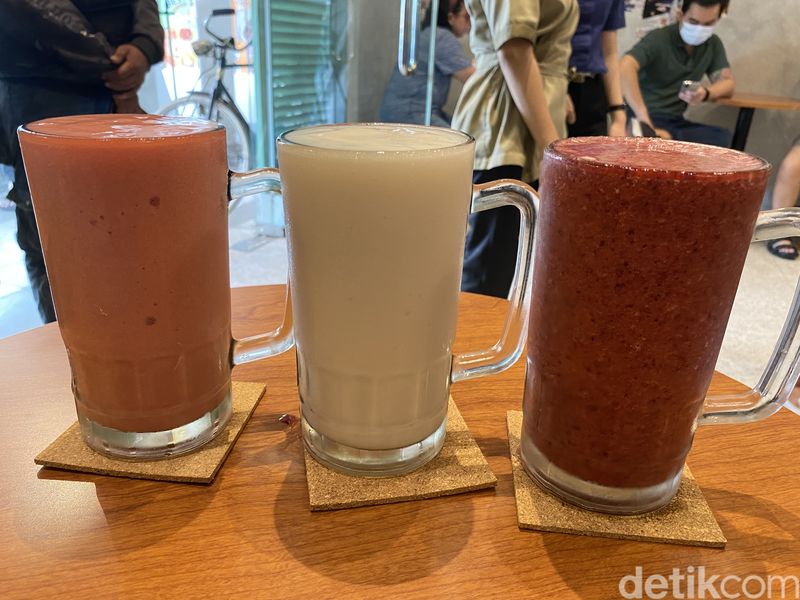 Jus Kode: jus buah viral di Gading Serpong yang harus rela antre 1 jam. Harga per gelas sekitar Rp 15.000.