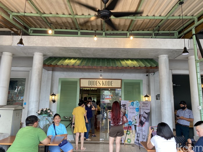 Jus Kode: jus buah viral di Gading Serpong yang harus rela antre 1 jam. Harga per gelas sekitar Rp 15.000.