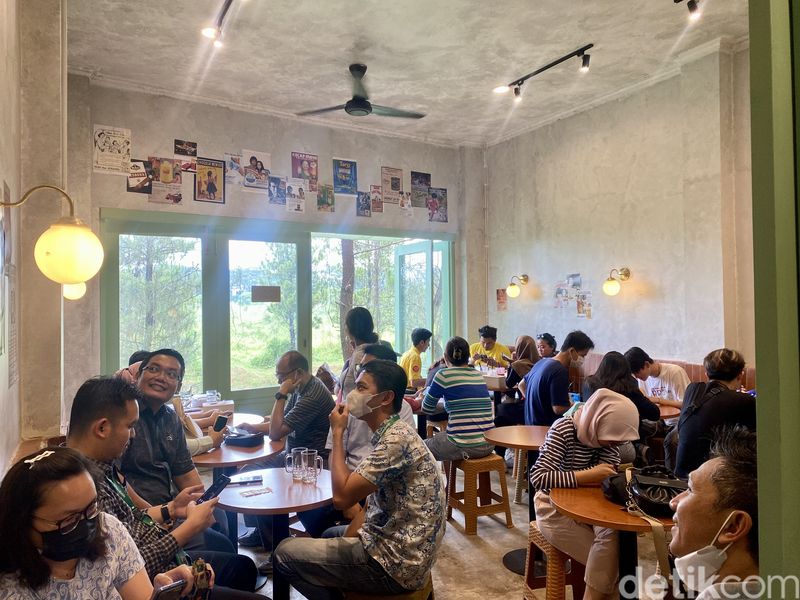 Jus Kode: jus buah viral di Gading Serpong yang harus rela antre 1 jam. Harga per gelas sekitar Rp 15.000.