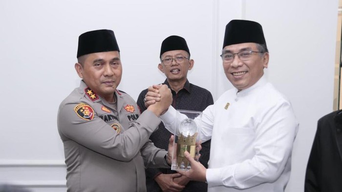 Kapolda Metro Jaya Irjen Karyoto menemui Ketum PBNU Yahya Cholil Staquf