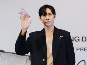 Ini Alasan Kim Young Dae Suka Dengarkan Lagu Hati-hati di Jalan Tulus