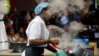 Salah seorang penggemar mengaku bangga pada Hilda Bassey yang berkeinginan untuk memasak selama 100 jam. Baginya 50 jam saja luar biasa, tapi ini lebih dari itu.