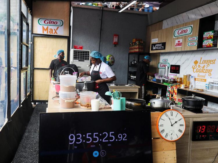 Koki Asal Nigeria Memasak 100 Jam Nonstop Demi Pecahkan Rekor Dunia