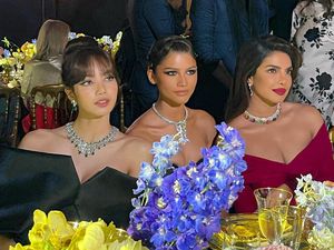7 Gaya Mewah Lisa BLACKPINK di Venice, Hadiri Acara BVLGARI Bareng Zendaya