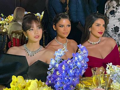 7 Gaya Mewah Lisa BLACKPINK di Venice, Hadiri Acara BVLGARI Bareng Zendaya