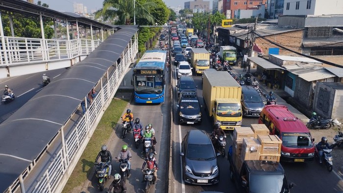 Macet di Jalan Daan Mogot (Brigitta-detikcom)