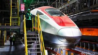 Kereta Cepat CR400AF merupakan buatan China generasi terbaru, hasil pengembangan tipe CRH380A oleh CRRC Qingdao Sifang.