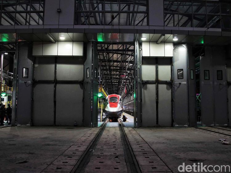 Mulai Uji Coba, Kereta Cepat Bakal Bisa Ngebut 385 Km/Jam?