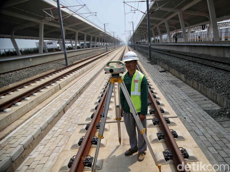 Melihat Pembangunan Stasiun KA Cepat Karawang