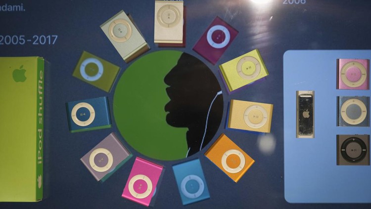 A working replica of an original Apple I computer is seen on display at the Apple Museum on 16 March, 2023 in Warsaw, Poland. Wednesday will mark the UN Wolrd Telecommunication and Information Society Day, a day on which the world highlights the advantages of telecommunication and internet technologies (ICT) and the ways to bridge the digital divide. (Photo by Jaap Arriens/NurPhoto via Getty Images)