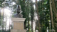Monumen Patung Taman Hutan Raya Djuanda