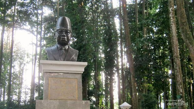 Monumen Patung Taman Hutan Raya Djuanda