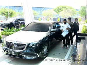 Johnny G Plate Pakai Mercedes-Maybach Bukan Mobil Dinas Menteri, Boleh?
