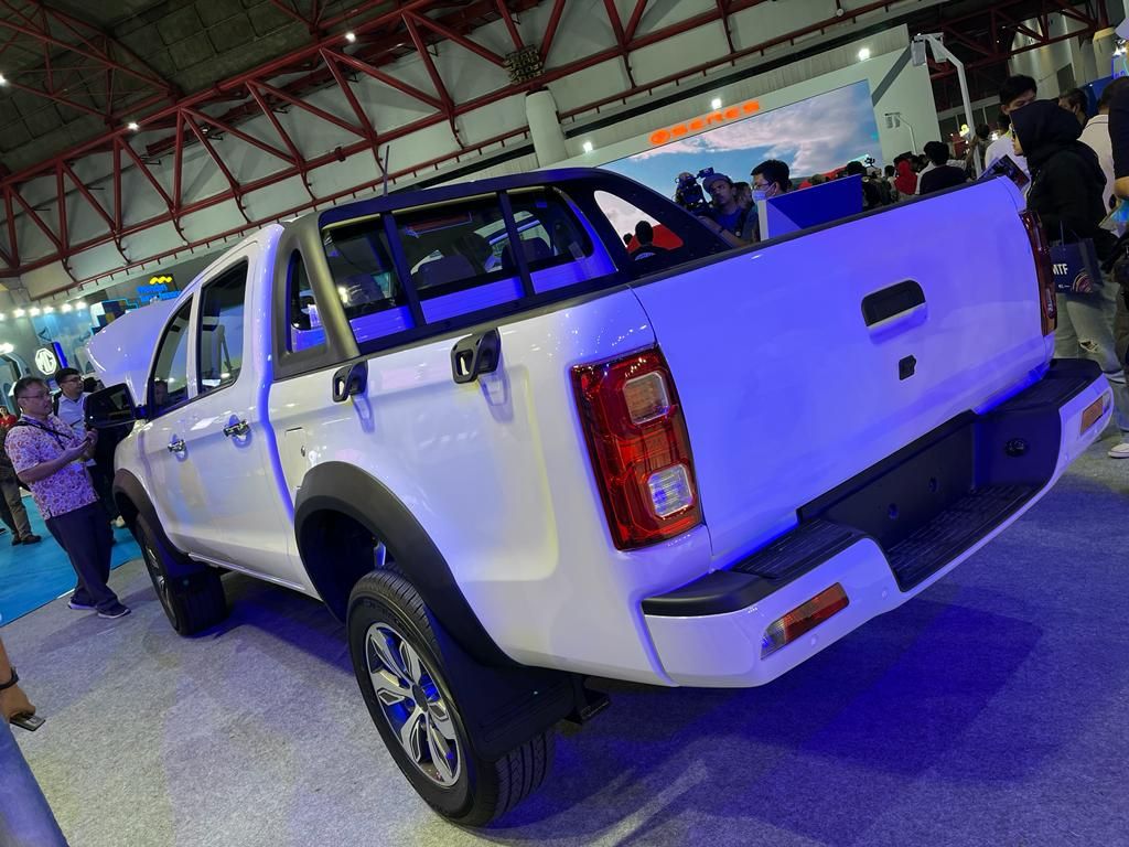 Mobil pikap listrik MAB mejeng di PEVS 2023