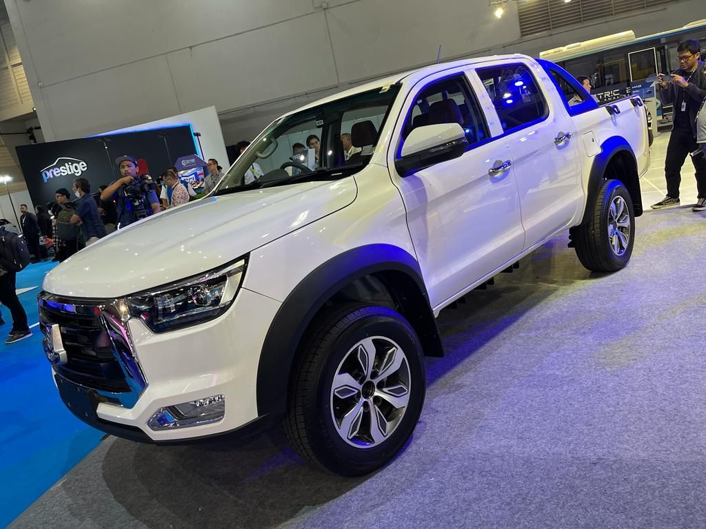 Mobil pikap listrik MAB mejeng di PEVS 2023