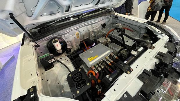 Mobil pikap listrik MAB mejeng di PEVS 2023