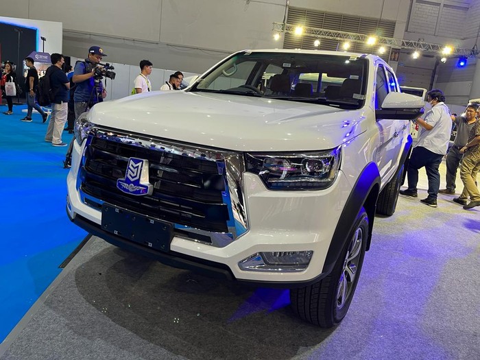 Mobil pikap listrik MAB mejeng di PEVS 2023