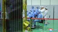KCNA tidak merinci kapan peluncuran dijadwalkan. Kim mengatakan keberhasilan meluncurkan satelit pengintaian militer merupakan persyaratan mendesak dari lingkungan keamanan negara yang berlaku, menurut laporan itu.  